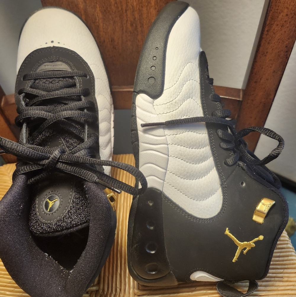 ๐๐๐Jordan Black and White High-Top Basketball Shoes๐๐๐ - Picture 2 of 4